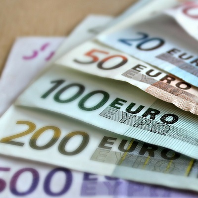 soldi banconote tasse fisco banca